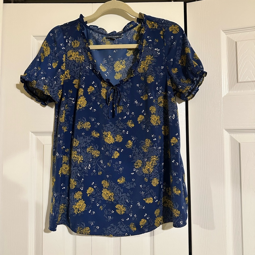 Modcloth Floral Blue and Yellow Women's Top. Size Medium